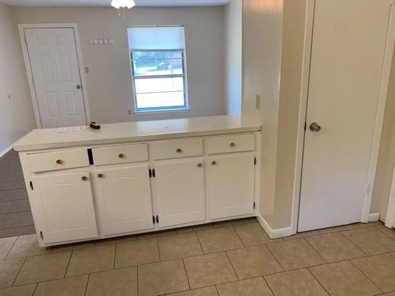 1807 Thompson St - Photo 3 of 9