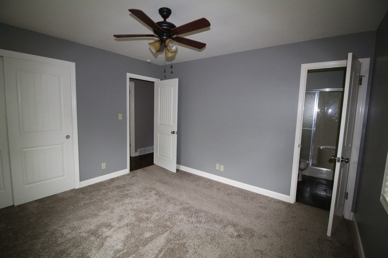133 Youngridge Dr - Photo 4 of 16