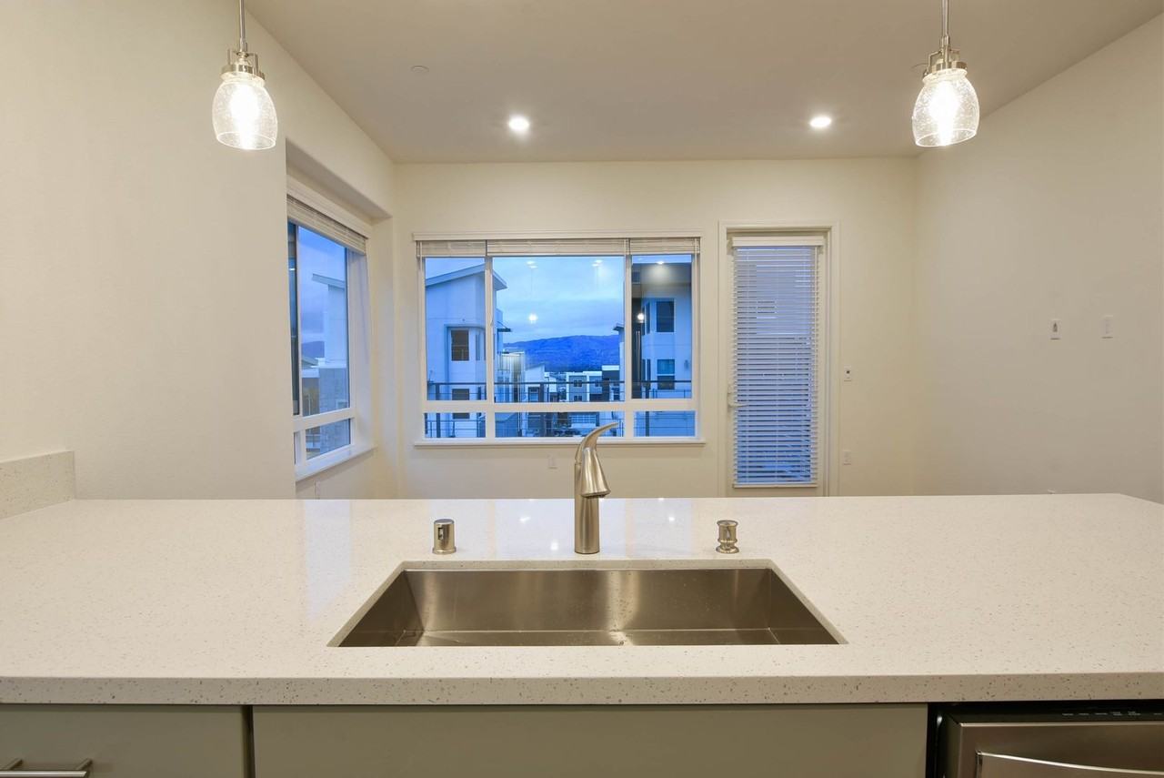 314 Llano De Los Robles Ave #8 - Photo 5 of 20