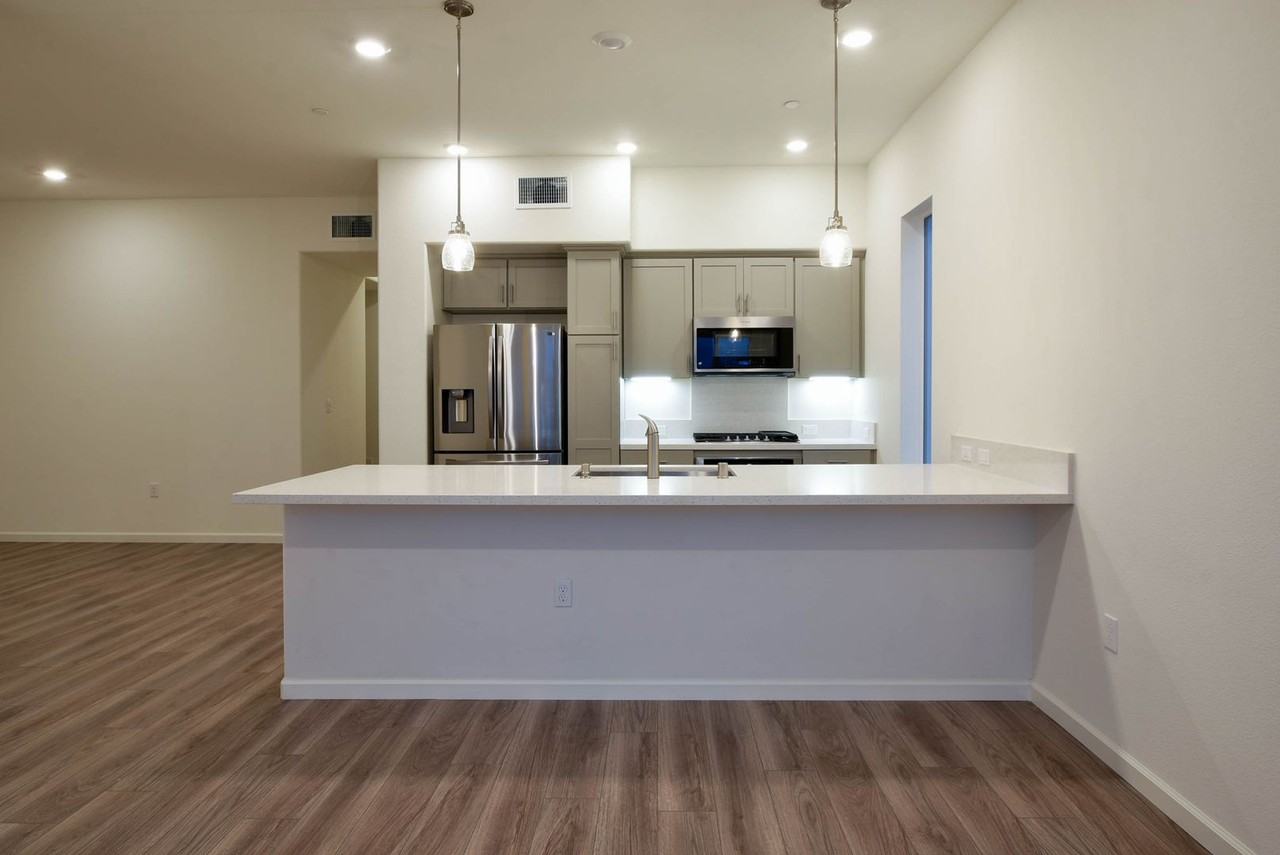 314 Llano De Los Robles Ave #8 - Photo 6 of 20