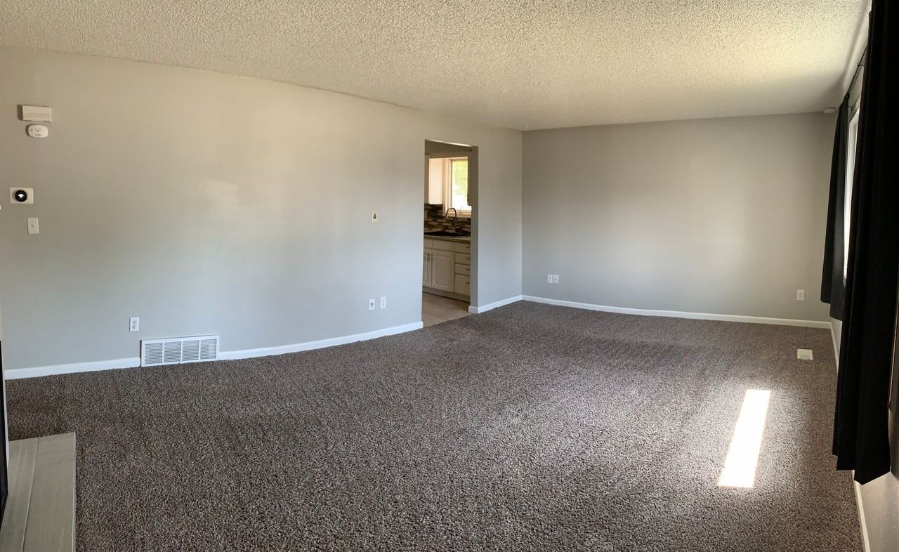 3326 W Francis Ave - Photo 3 of 19