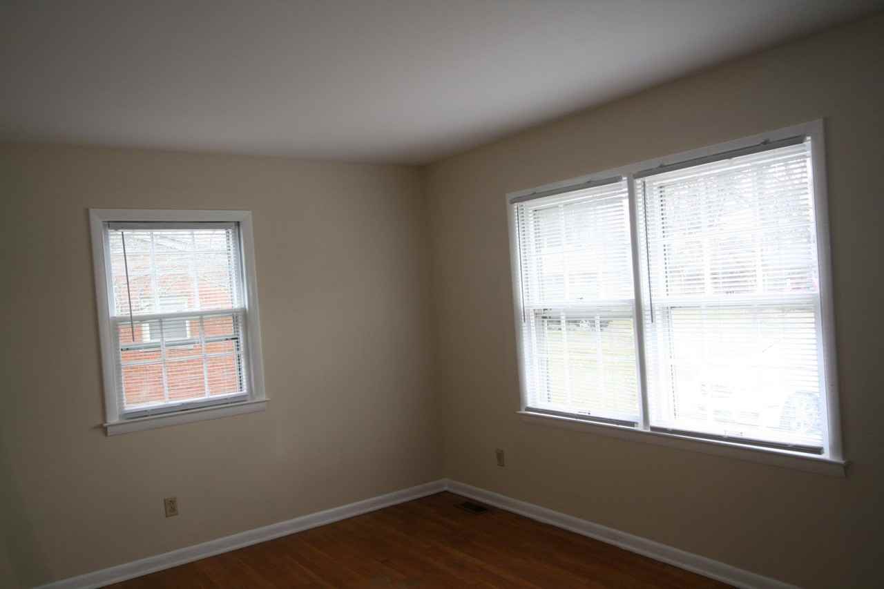 402 Greenlawn Ct - Photo 2 of 17