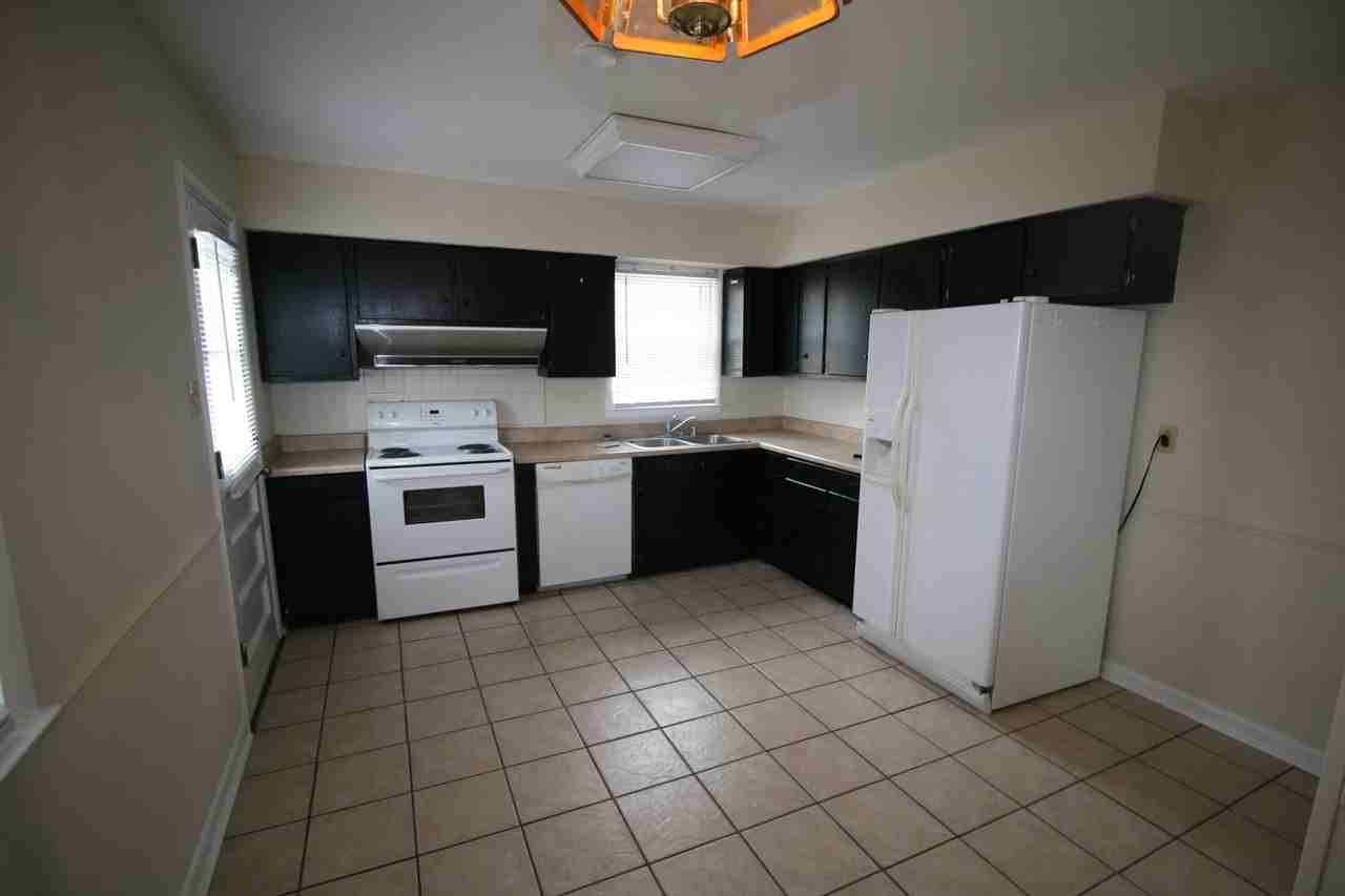 402 Greenlawn Ct - Photo 4 of 17
