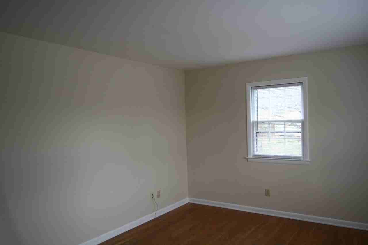 402 Greenlawn Ct - Photo 6 of 17