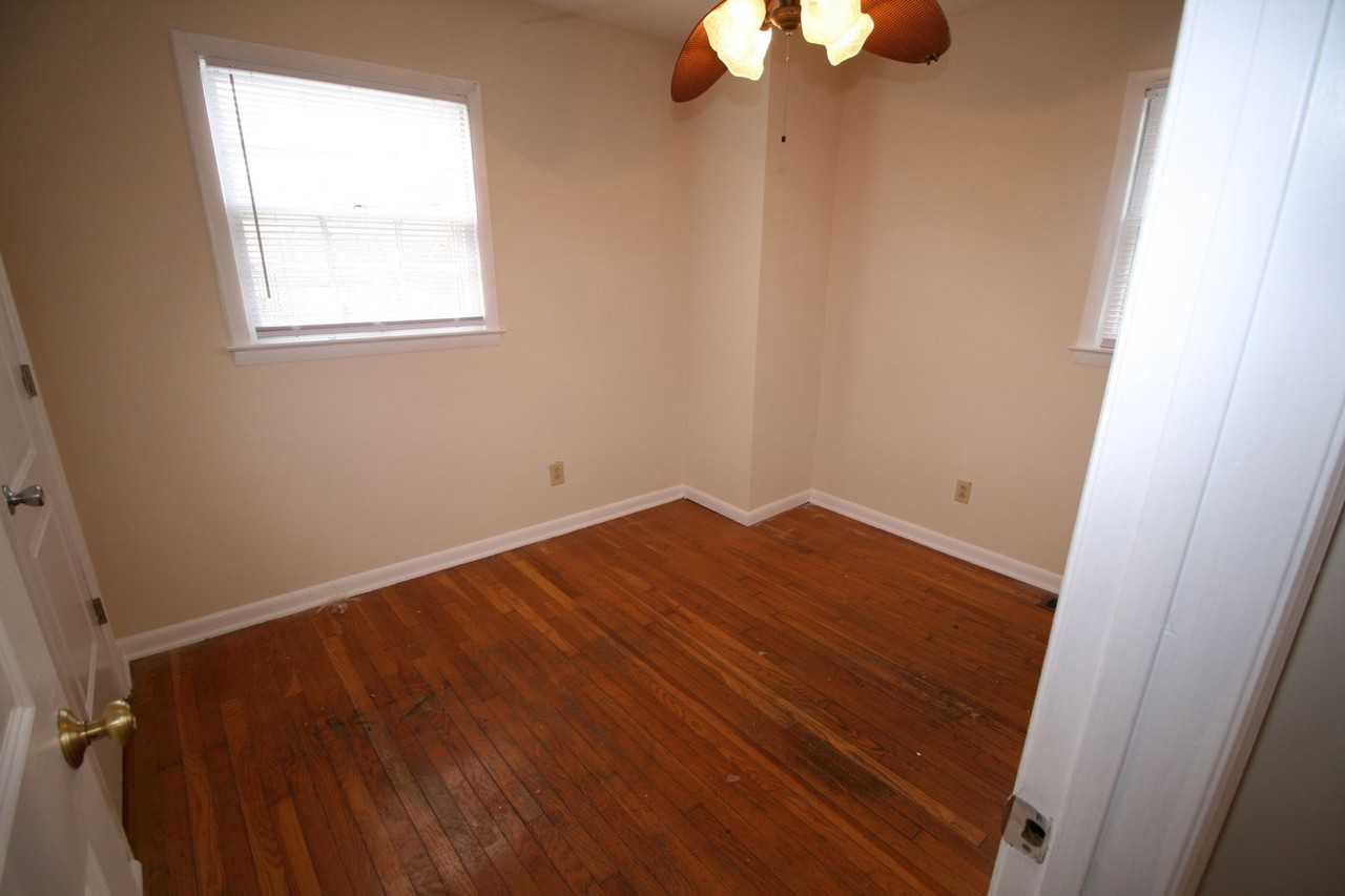 402 Greenlawn Ct - Photo 7 of 17