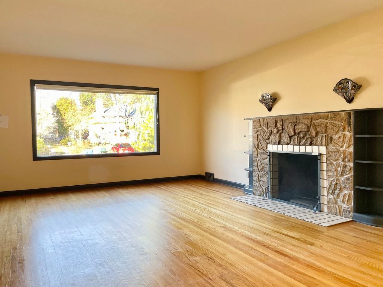 2831 Nw 70th St - Photo 3 of 28