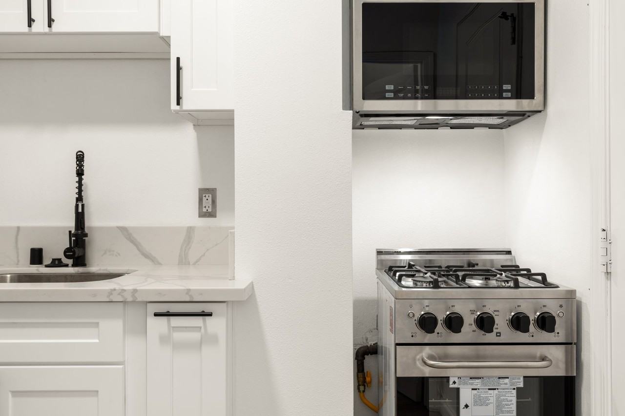 A 2 Bedroom, 1 Bathroom apartment with common areas and a fully functional kitchen at 1702 Malcolm Ave. - Photo 7 of 24