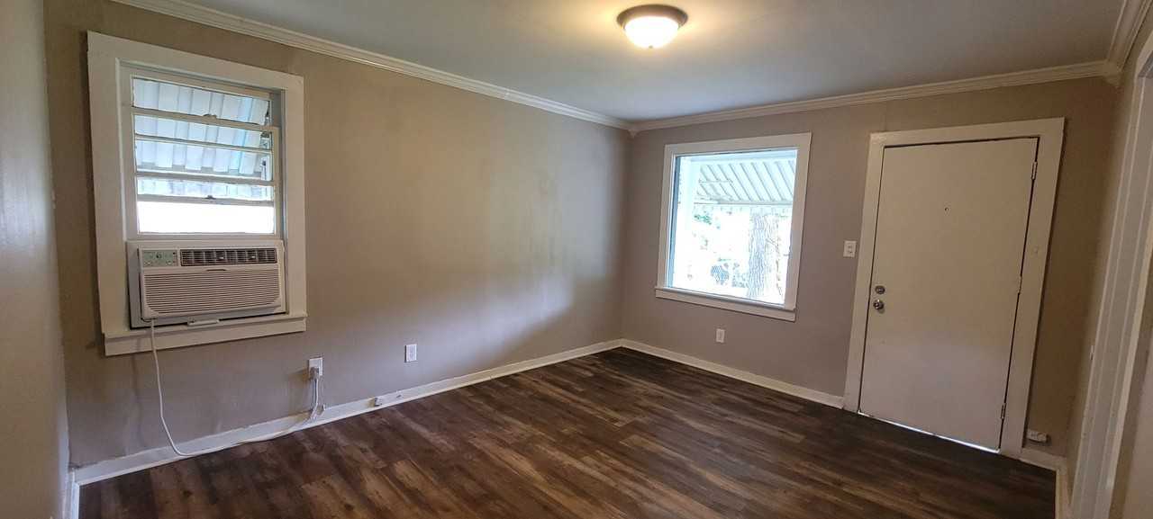 710 Pujo St - Photo 6 of 15