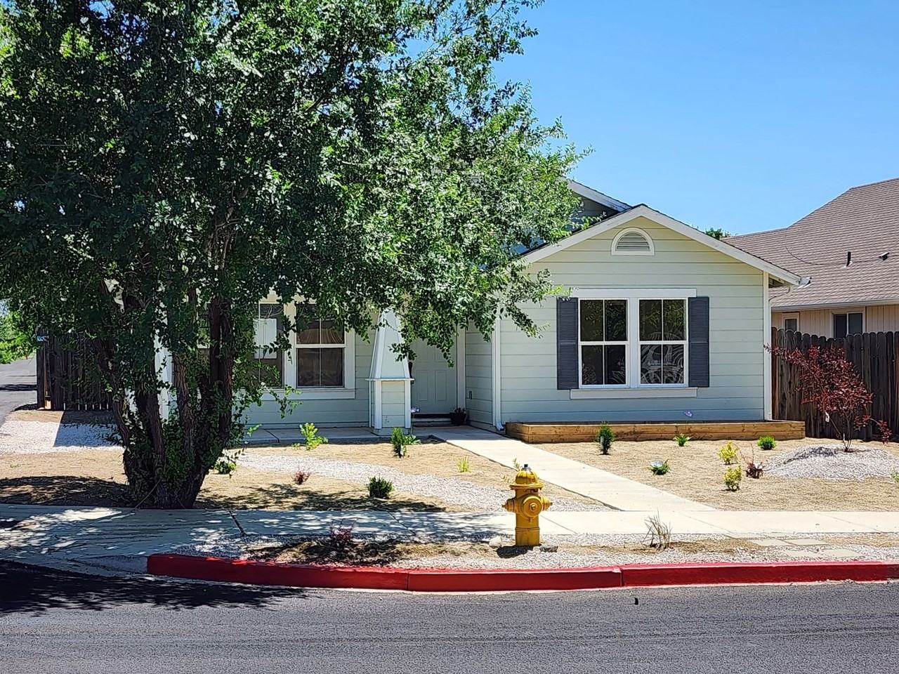 1435 Honey Locust Ave - Photo 3 of 25