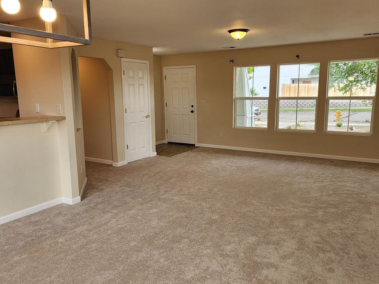 1435 Honey Locust Ave - Photo 7 of 25