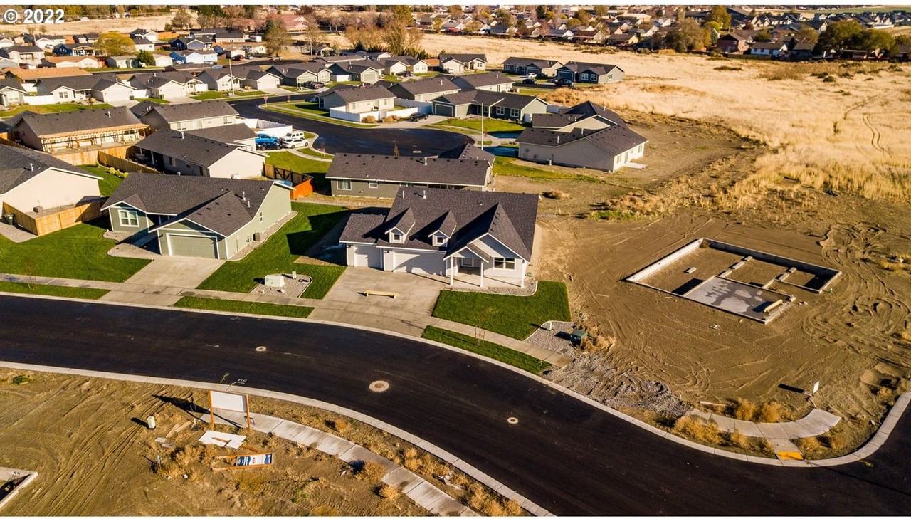 131 River Ridge Dr - Photo 2 of 19