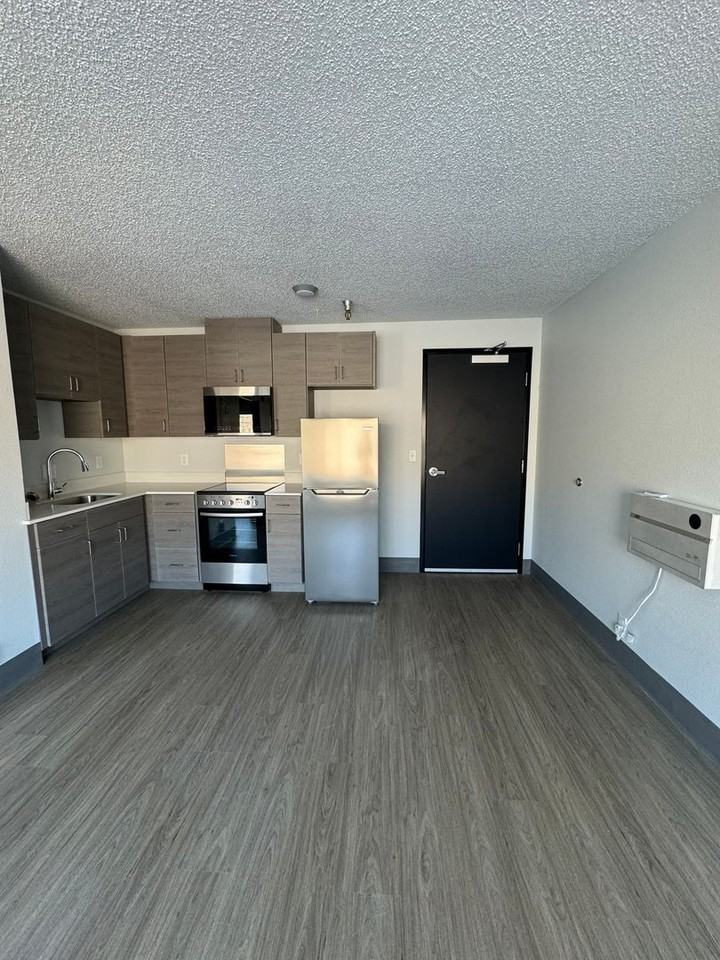 151 N Williams Ave #220 - Photo 2 of 13
