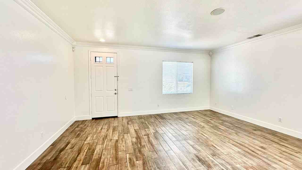 1165 Newcastle Ct - Photo 3 of 39