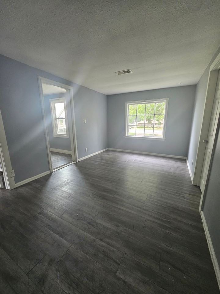 4341 11th St - Photo 4 of 14