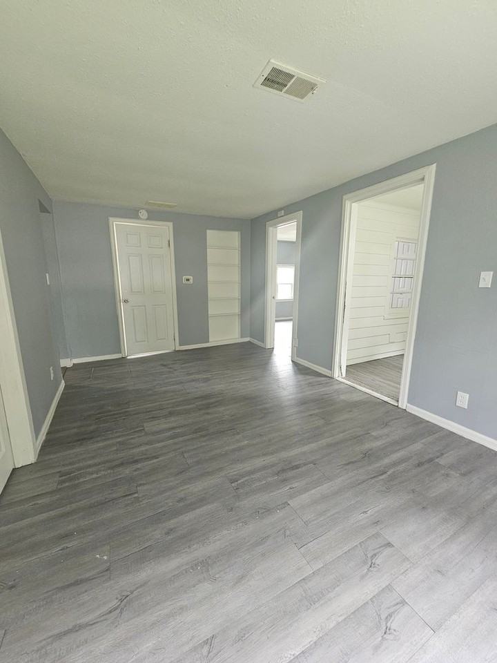 4341 11th St - Photo 5 of 14