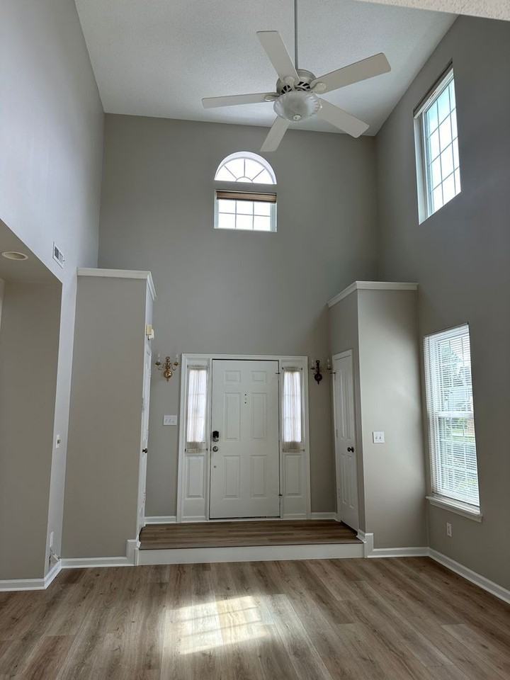 1605 Woodstock Ct - Photo 2 of 17