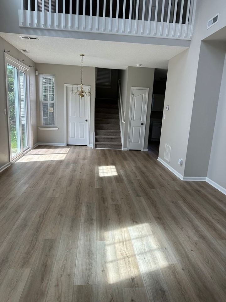 1605 Woodstock Ct - Photo 3 of 17