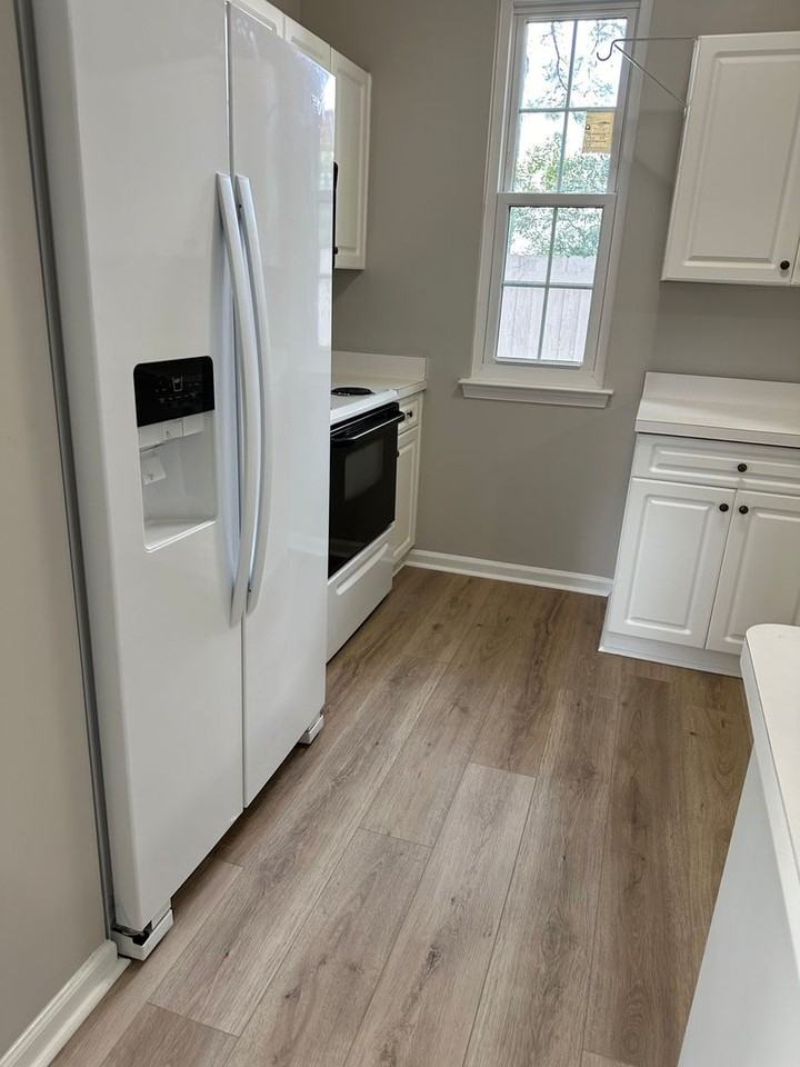 1605 Woodstock Ct - Photo 6 of 17