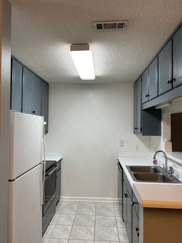 102 Commons Dr - Photo 6 of 13