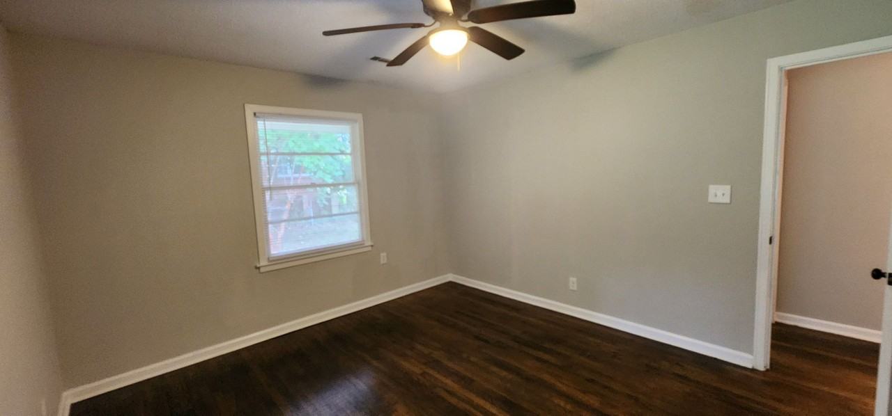 1120 Stratford Rd - Photo 6 of 20