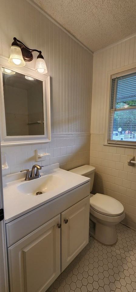 1120 Stratford Rd - Photo 7 of 20
