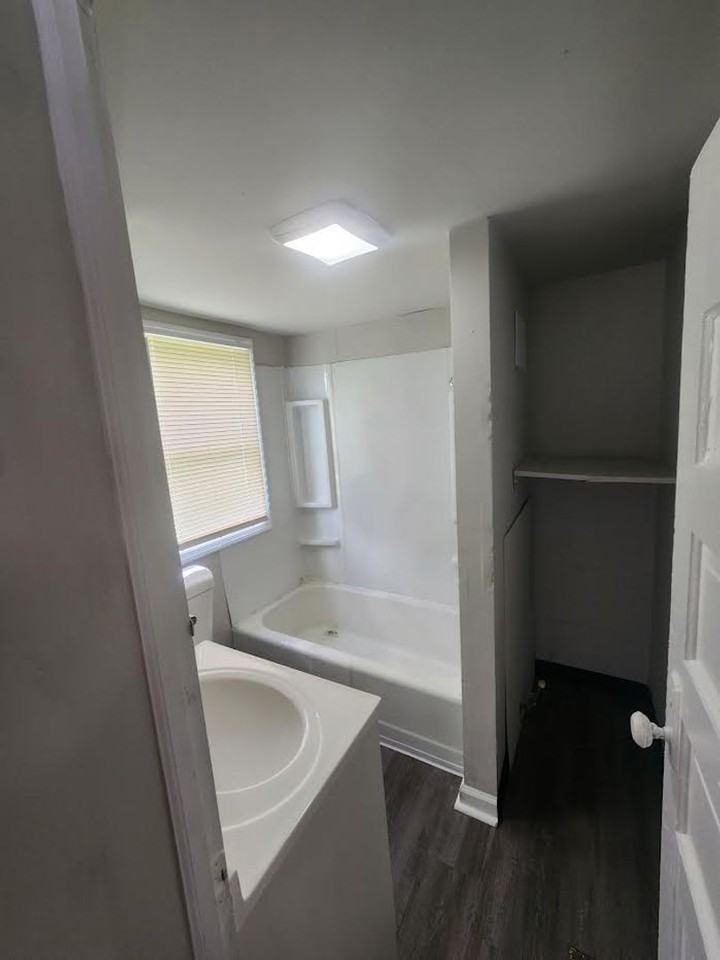 565 S Webster Ave - Photo 4 of 7