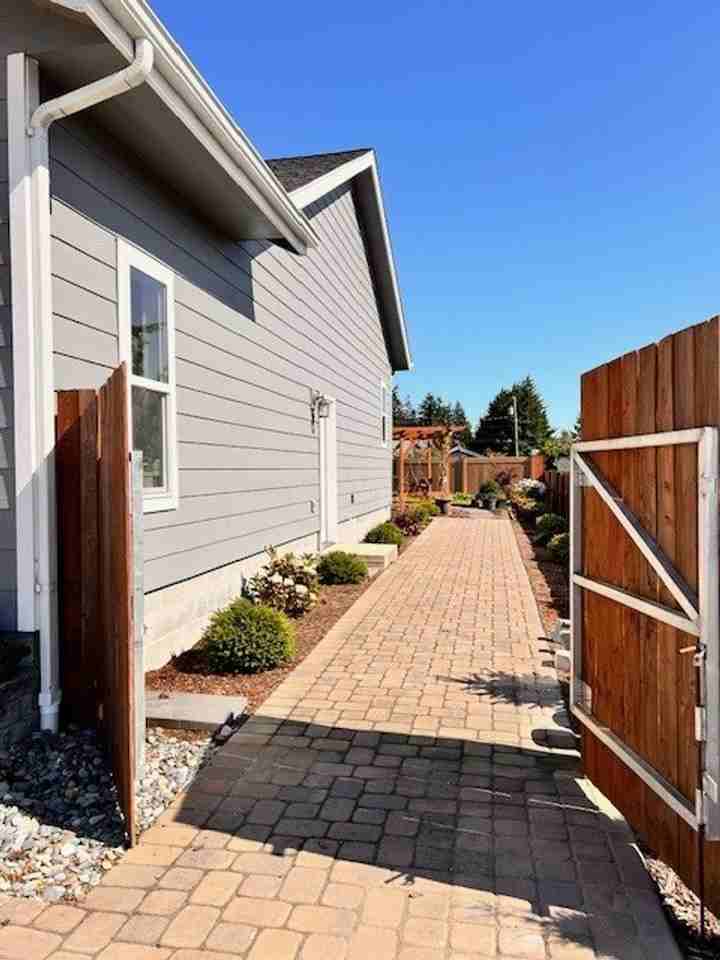 2150 Ohio Ave - Photo 3 of 39