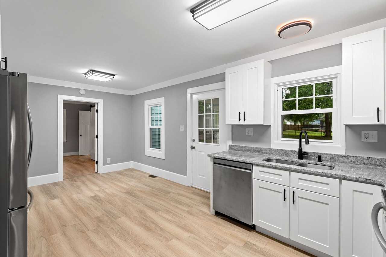 705 N Wilba Rd - Photo 3 of 20