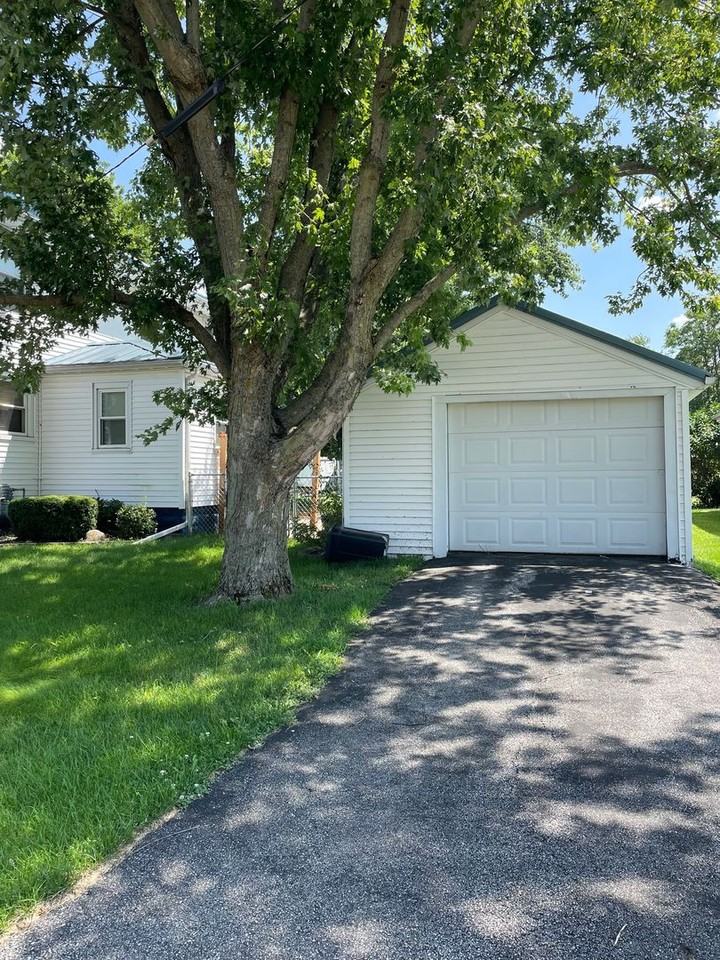 110 Harrison St - Photo 3 of 12