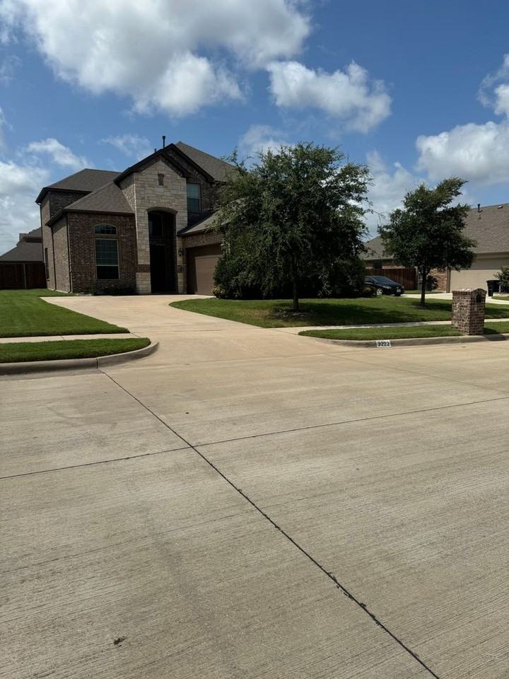 3222 Rheims Dr - Photo 4 of 23