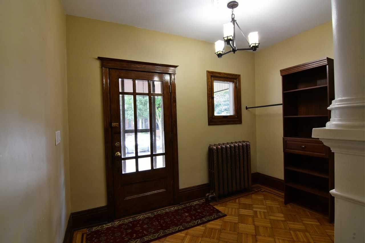 49 Spadina Avenue #B - Photo 2 of 12