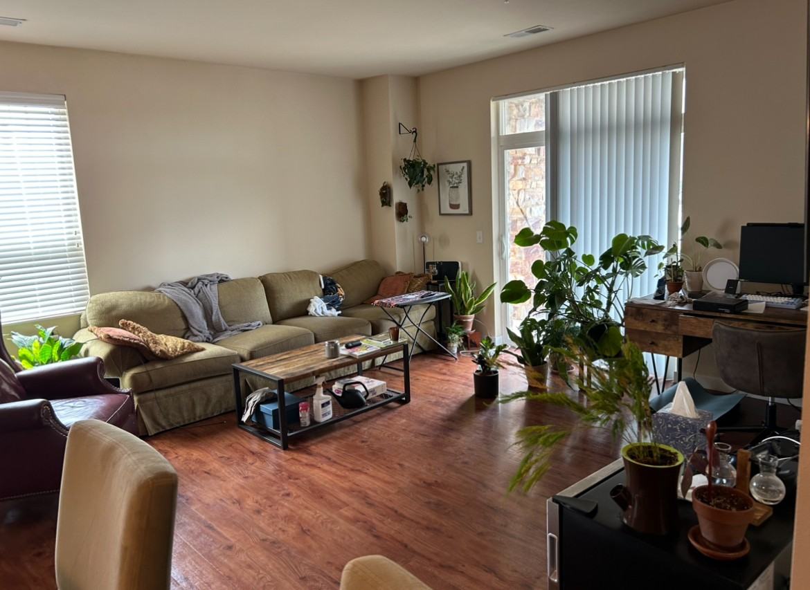 9303 Glencoe Dr - Photo 3 of 5