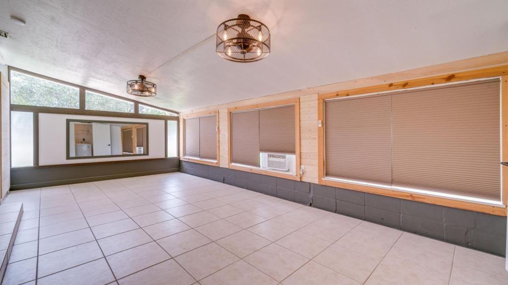 1740 Sunset Pl - Photo 2 of 29