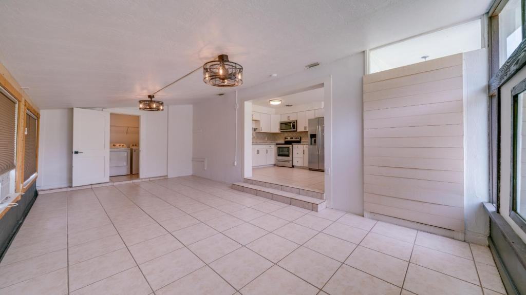 1740 Sunset Pl - Photo 3 of 29