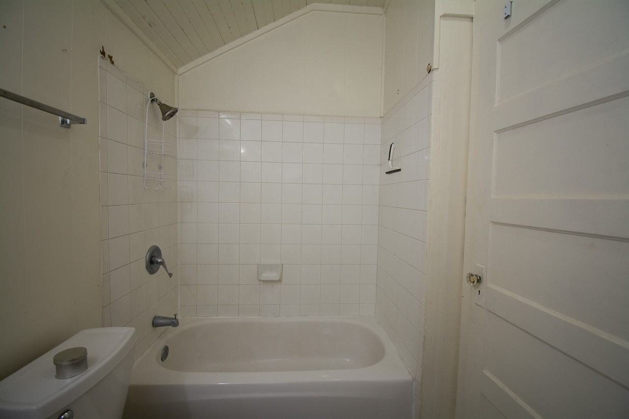 306 W Bryan St - Photo 2 of 21