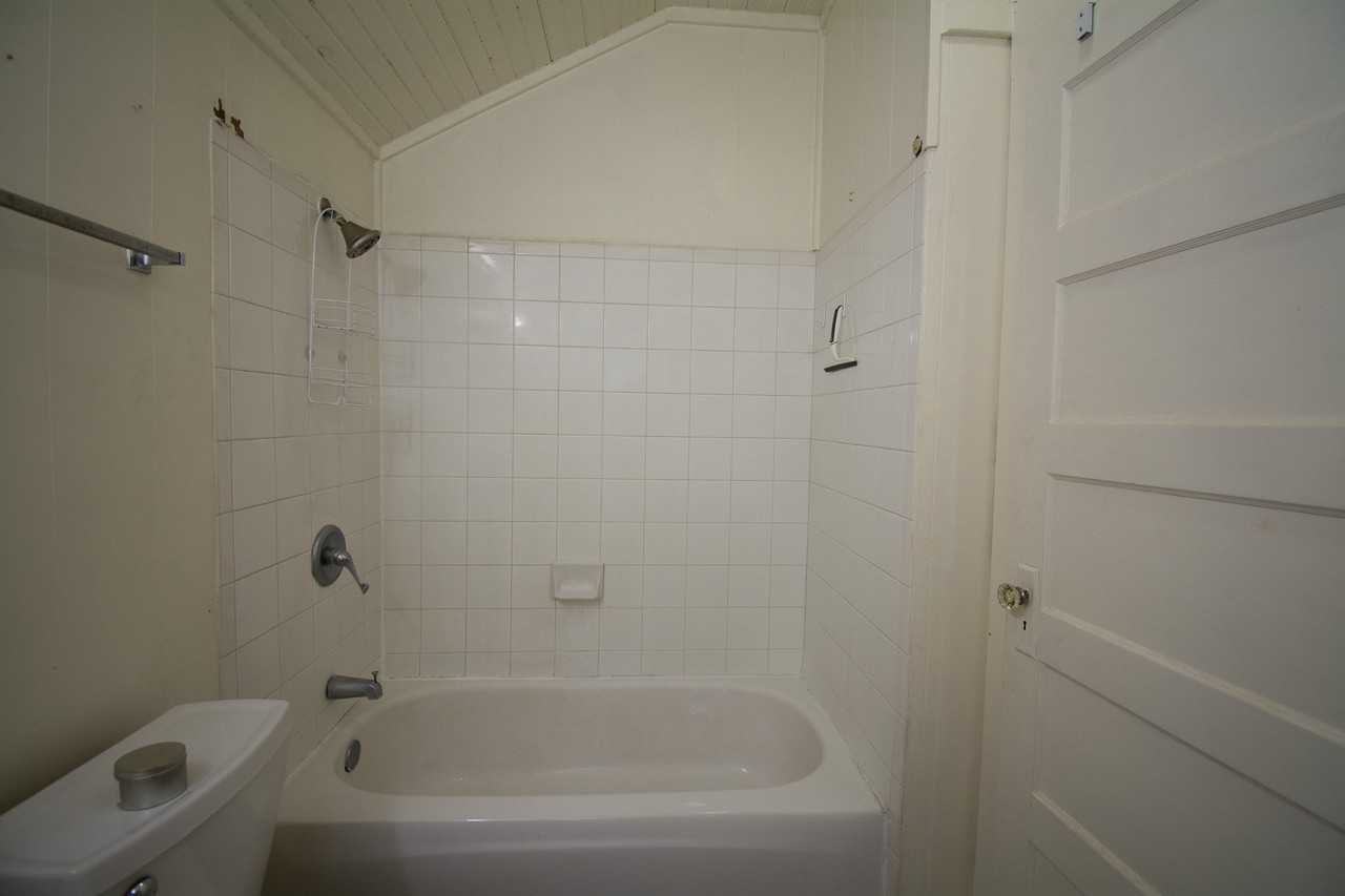 306 W Bryan St - Photo 6 of 21