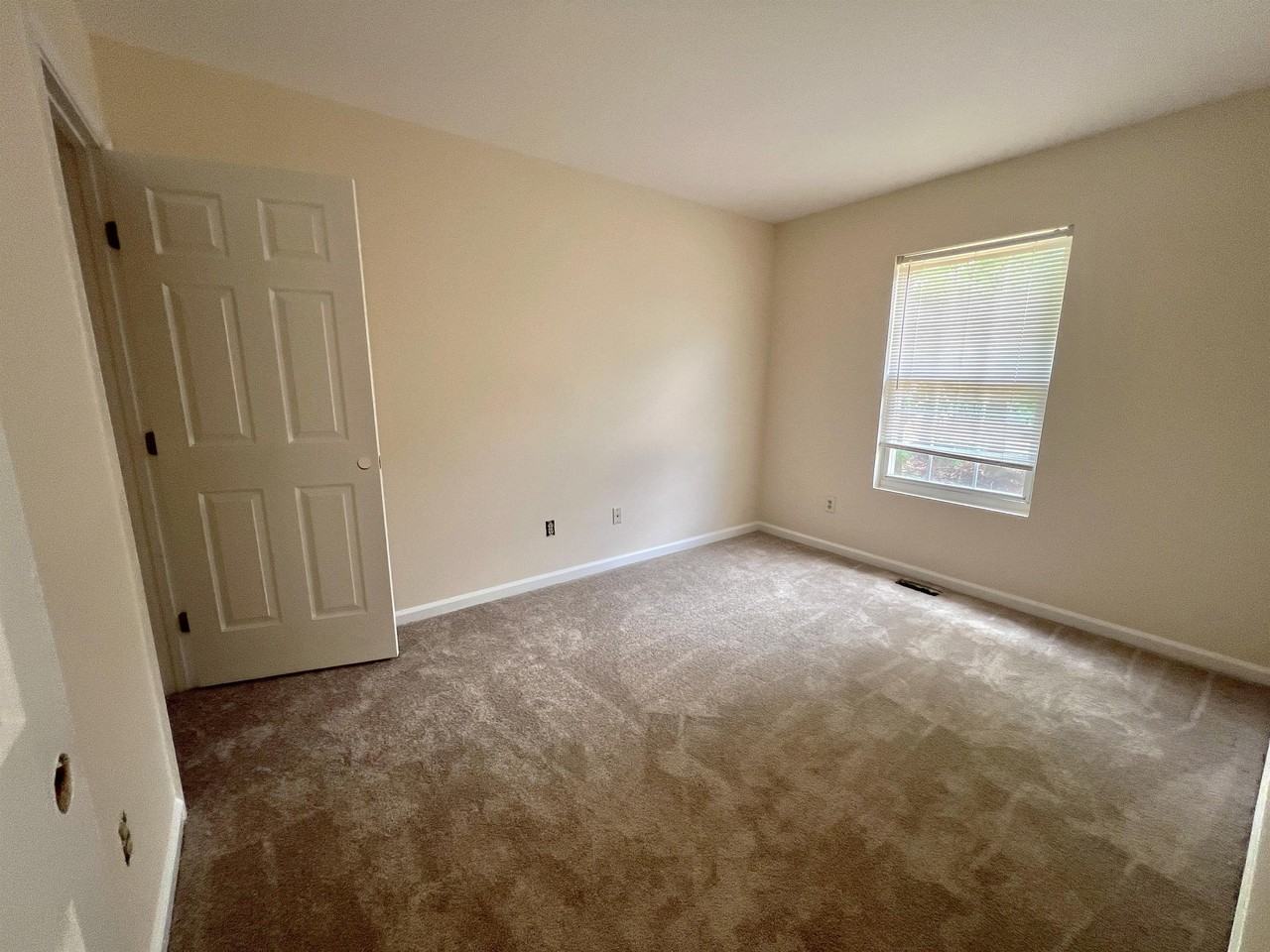 103 Greenwich Ct #1 - Photo 3 of 22