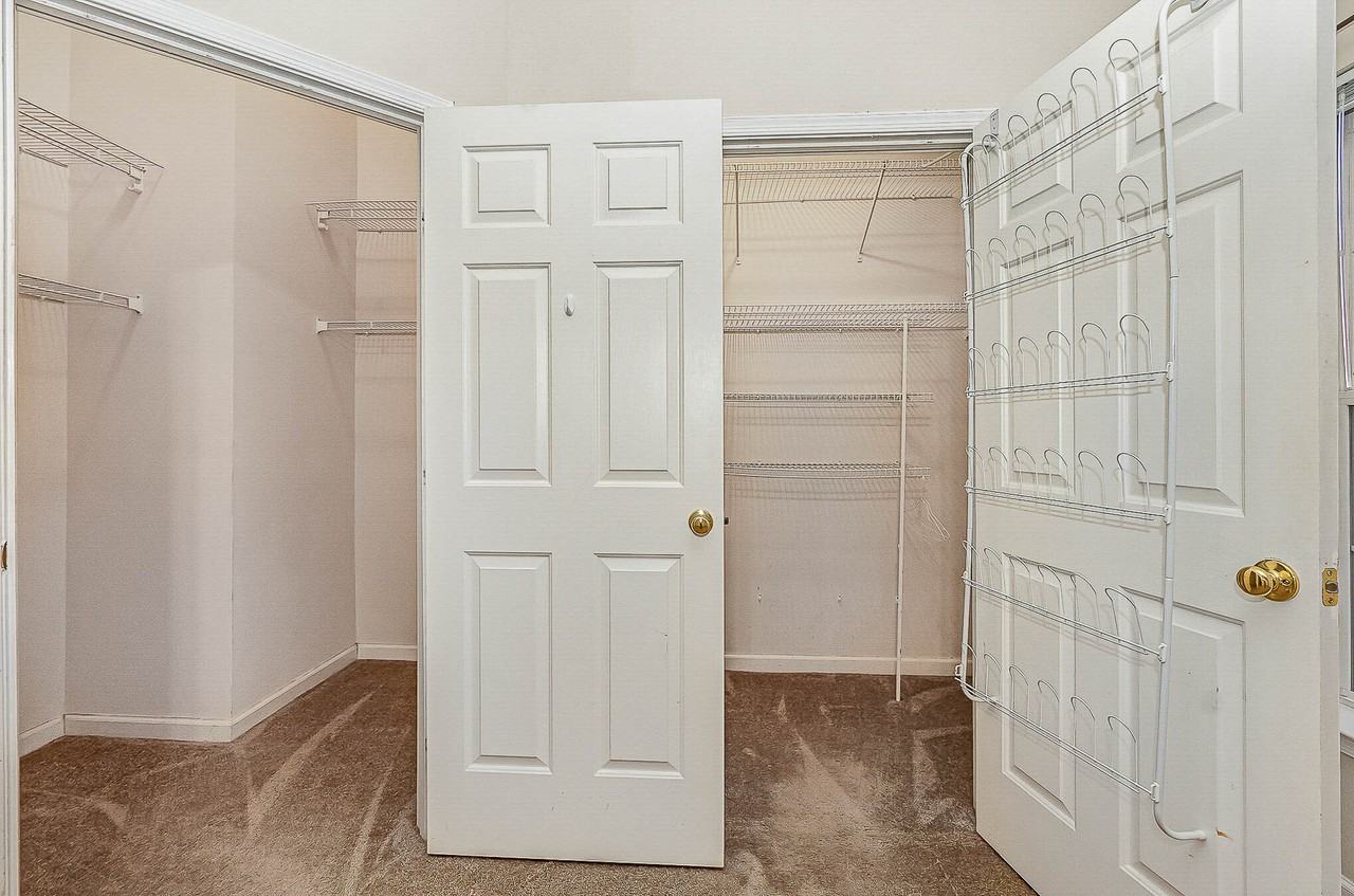 1035 Jeanett Way - Photo 2 of 10