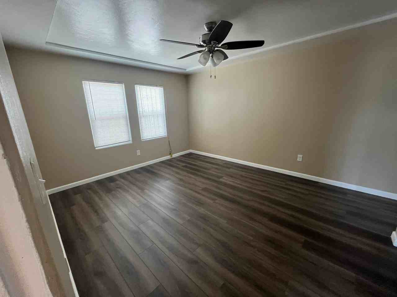 2958 L St - Photo 3 of 7