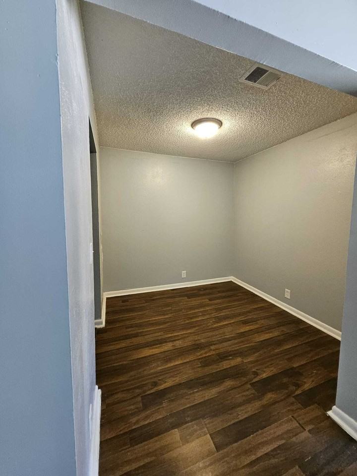 270 Tampa Dr #1 - Photo 2 of 8