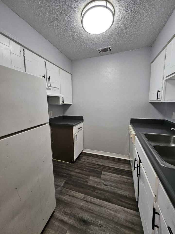 270 Tampa Dr #1 - Photo 5 of 8