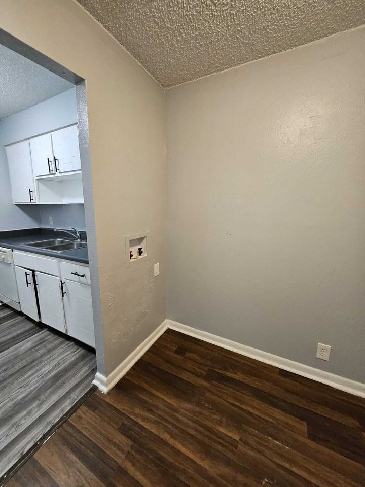 270 Tampa Dr #1 - Photo 7 of 8