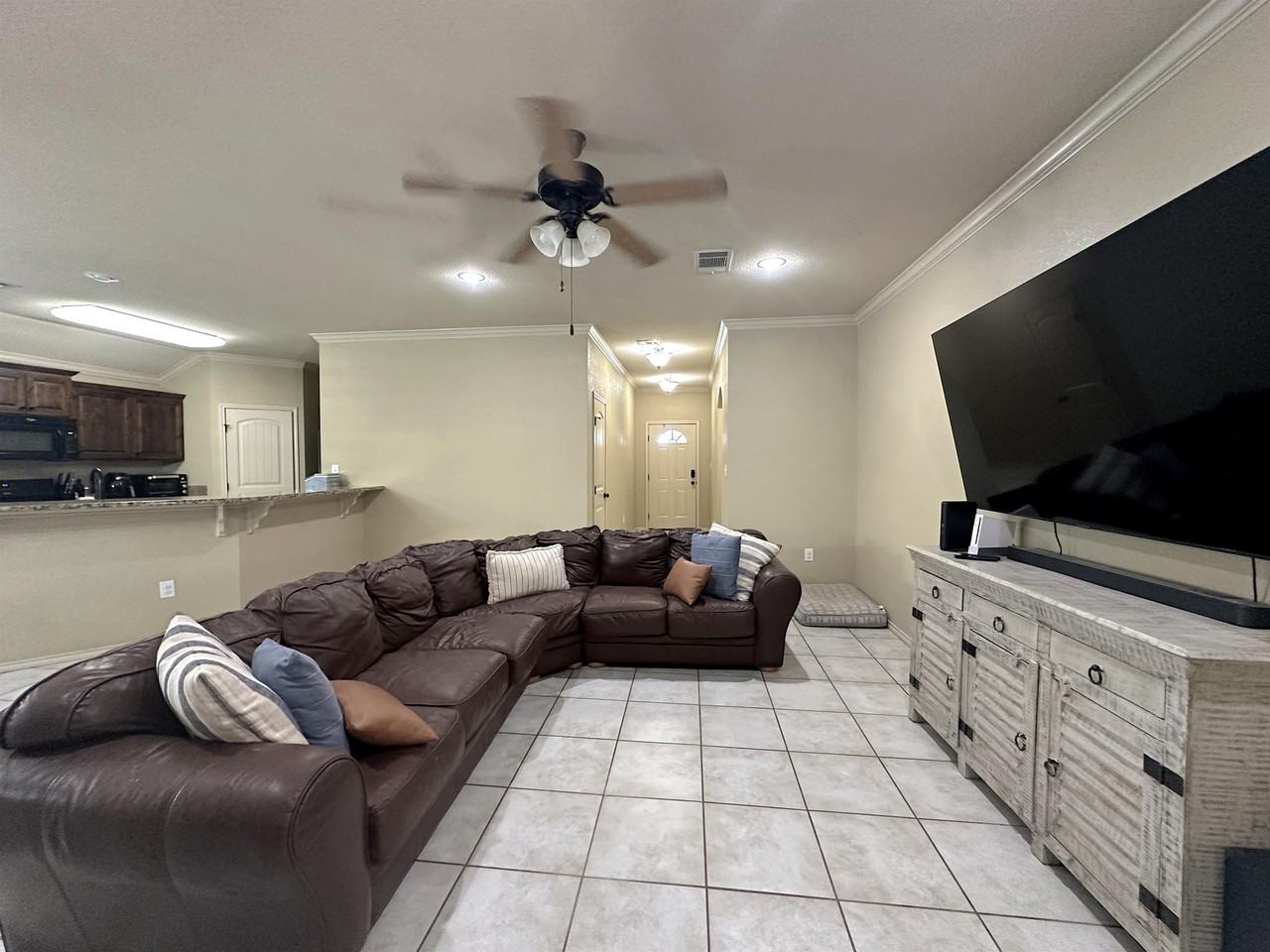 2906 Boardwalk Ave - Photo 2 of 13