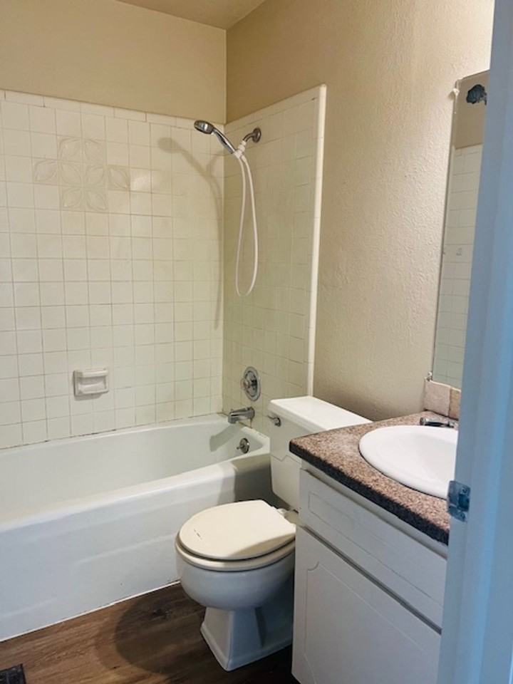 Beautiful single level town house for rent. New flooring and new paint throughout. Fenced Patio, Central Air, Carport. - Photo 4 of 7