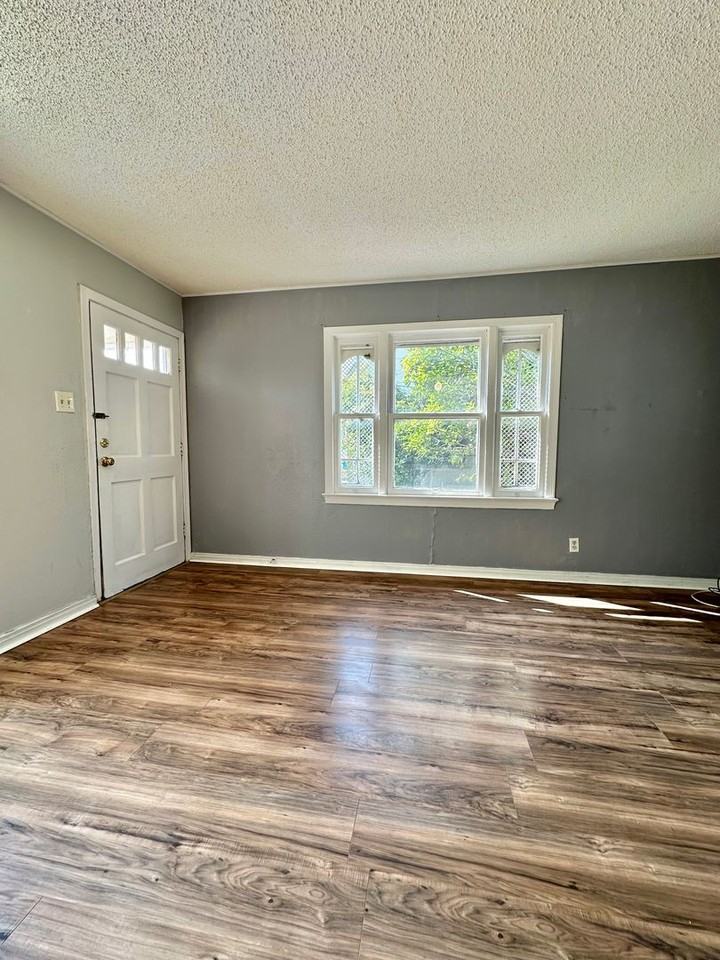 310 S Van Buren St - Photo 3 of 13