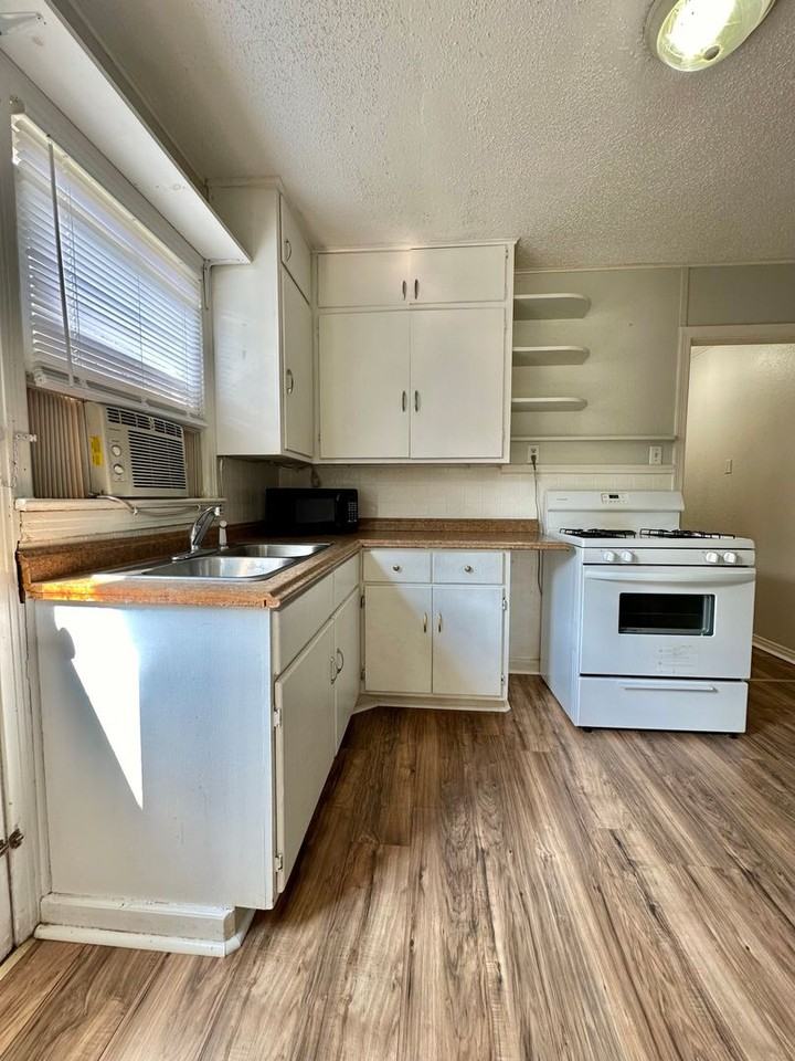 310 S Van Buren St - Photo 6 of 13