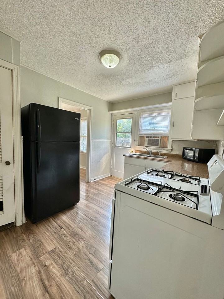 310 S Van Buren St - Photo 7 of 13