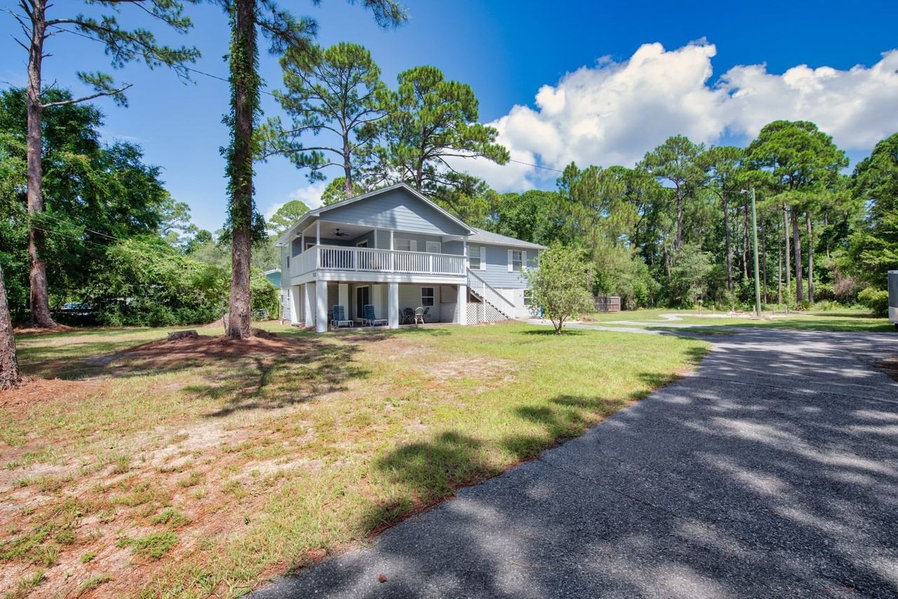 5230 Soundside Dr - Photo 4 of 32