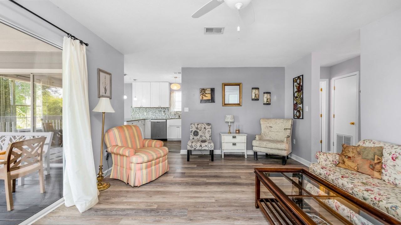 5230 Soundside Dr - Photo 6 of 32