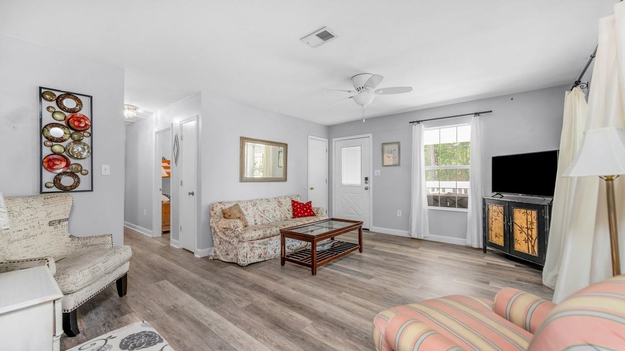 5230 Soundside Dr - Photo 7 of 32